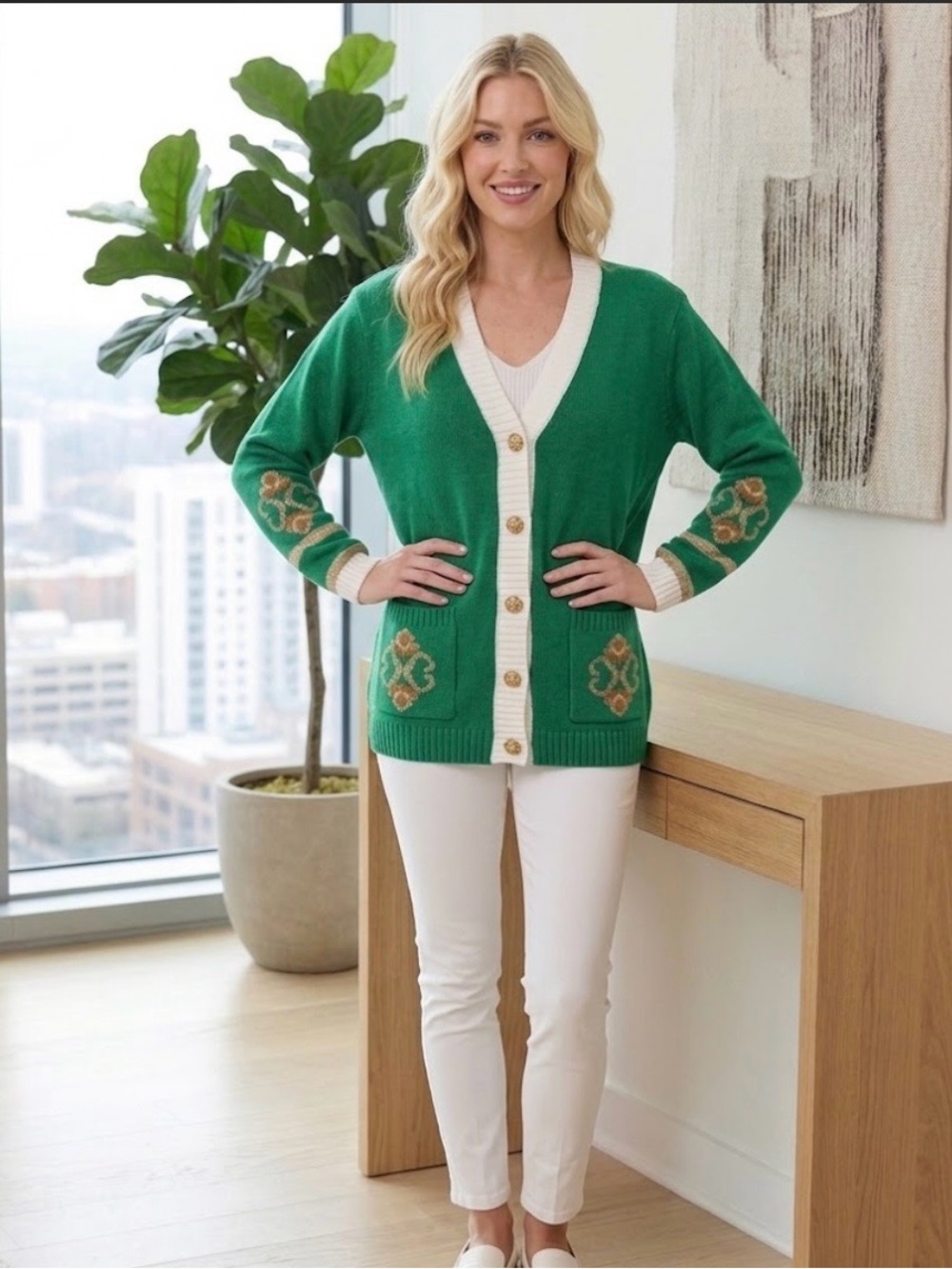 🔴 Green Button-Front Cardigan Sweater with White and Gold Trim-M-L - Picture 2 of 10